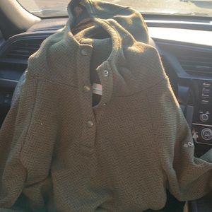 Columbia pull over three button women’s medium